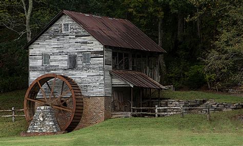 Life in a canned ham: Museum of Appalachia