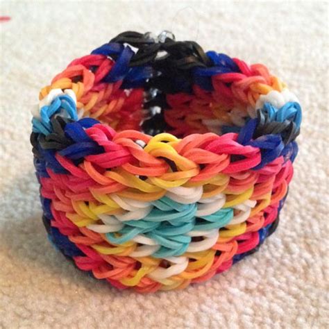 How to Make a Bracelet Out of Rainbow Loom - Anderson Bassiderae