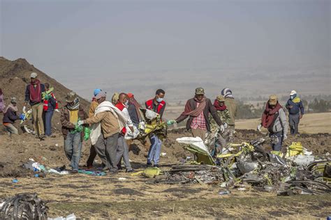 Más Boeing en tierra mientras investigan caída de avión