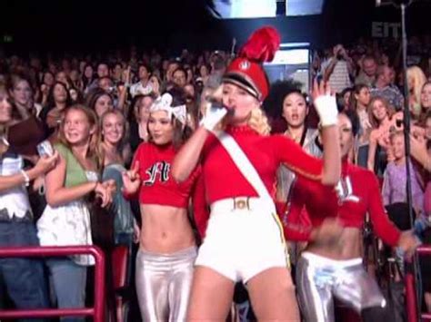 Gwen Stefani Hollaback Girl Live at Teen Choice Awards 2005 - YouTube