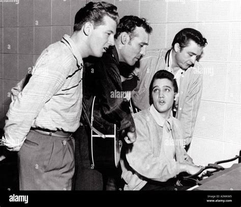 ELVIS PRESLEY - Million Dollar quartet photo see description below for details Stock Photo - Alamy