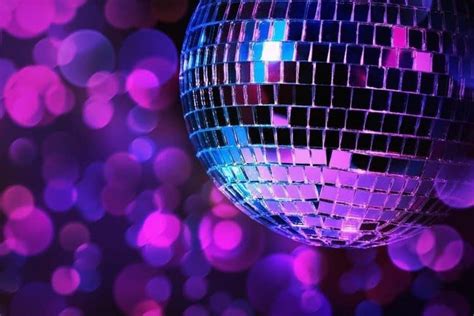 15 Best Disco Songs of All Time - Singersroom.com