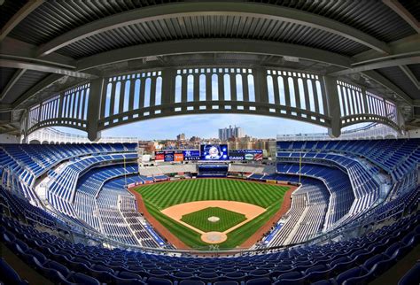 Enjoy The Grandeur of Yankee Stadium, New York - Traveldigg.com