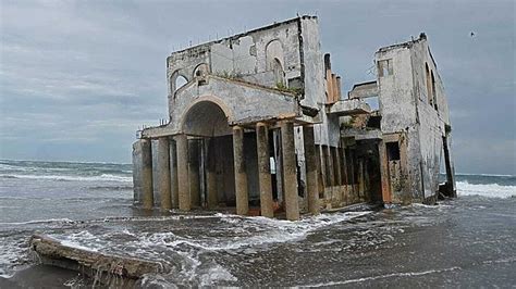 They demolish the enigmatic house inside the sea in El Salvador ...