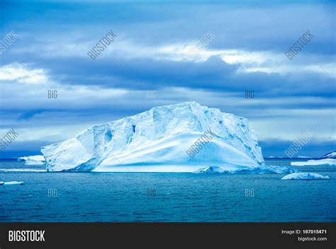 Numerous Icebergs All Image & Photo (Free Trial) | Bigstock