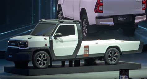 Toyota Unveils Hilux Revo BEV Prototype and IMV-0 Concept in Thailand - CarSpiritPK