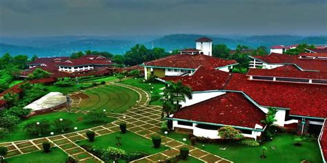 IIM Kozhikode Alumni: Students List, Placement, Official Portal - Getmyuni