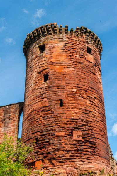 Bothwell Castle, History & Visiting Information | Historic Scotland Guide