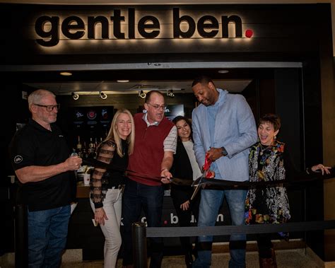 Unveiling Ben’s Bar: A Slam Dunk Addition to Toyota Center’s Beverage Scene! - gentle ben