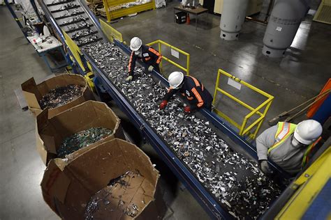 E-waste recycling becomes techie's mission - SFGate