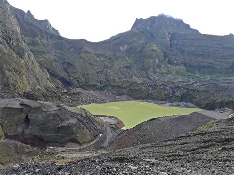 Menengok Wajah Puncak Gunung Kelud yang Berubah Pasca-Erupsi - Travel Tempo.co