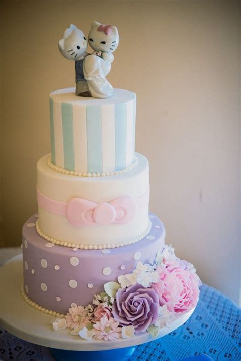 14 Things All Cat Lovers Need at Their Wedding | Rhinestone wedding cake, Hello kitty wedding ...