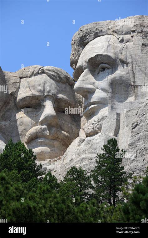 Sculpture of Theodore Roosevelt and Abraham Lincoln in Mount Rushmore ...