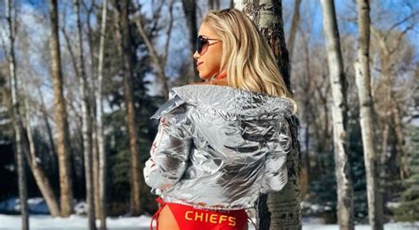 Gracie Hunt Stunned In Chiefs Bikini In The Snow (PICS)