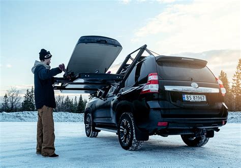 Volvo XC90 (03-15) :Dropracks Sport roof loading system (vehicle roof connectors at extra cost).