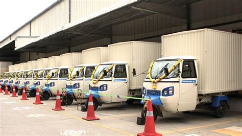 Amazon launches all-electric last-mile fleet program in India ...