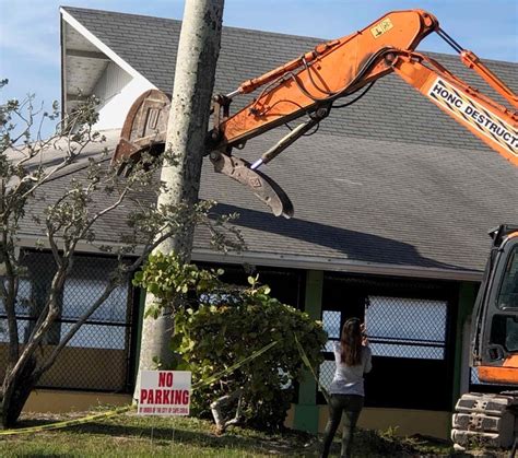 Crews demolish the Cape Coral Yacht Club Beach pavilion