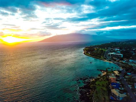 Sunset on the Maui coast : drones