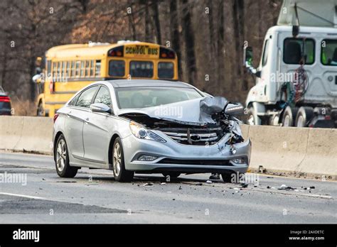 Car crash accident on highway at day nobody traffic Stock Photo - Alamy