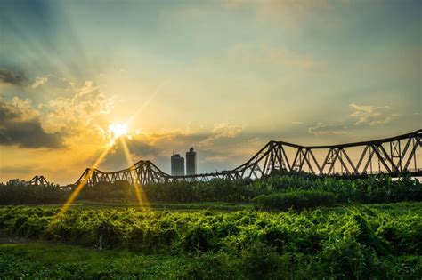 Long Bien Bridge - Hanoi Old Quarter