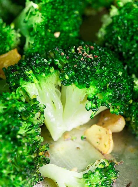 STEAMED BROCCOLI WITH TOASTED GARLIC | Chefjar