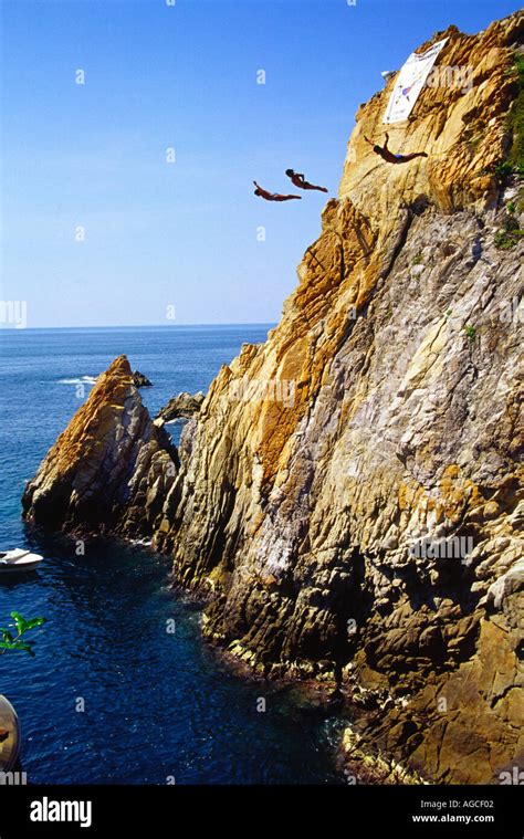 Cliff diving at Acapulco Mexico Stock Photo: 1101569 - Alamy