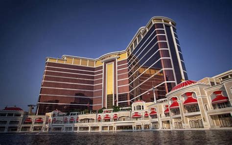 The Classiest and Gaudiest Casinos of Macau in Photos