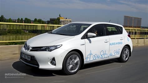 TOYOTA Auris Hybrid Review - autoevolution