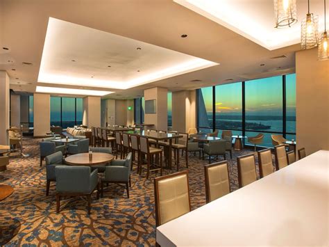 Waterfront Hotel in San Diego Near Seaport Village | Manchester Grand ...