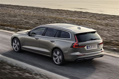 2021 Volvo V60 Review - Autotrader