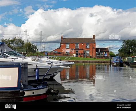 The Waterfront Inn, overlooking the canal basin at West Stockwith ...