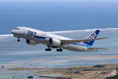 Advantages and key features of the Boeing 787-8 aircraft