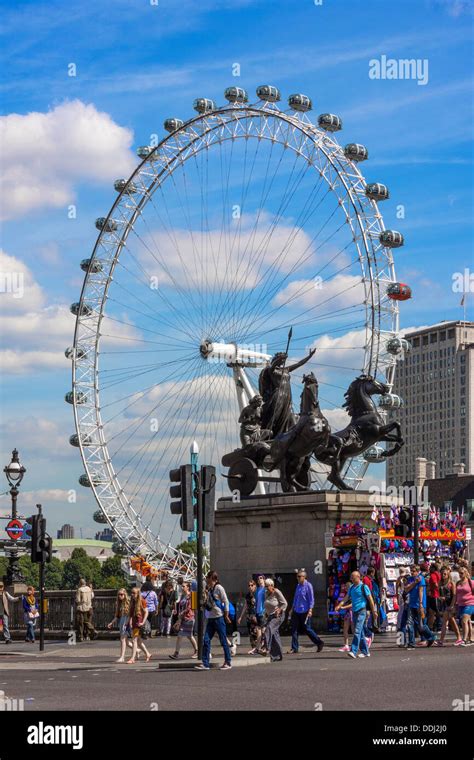 Queen Boadicea statue and London Eye Stock Photo - Alamy