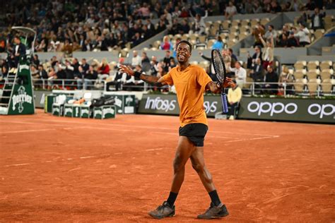 Monfils forced to withdraw following 'gutsy' match - Roland-Garros ...