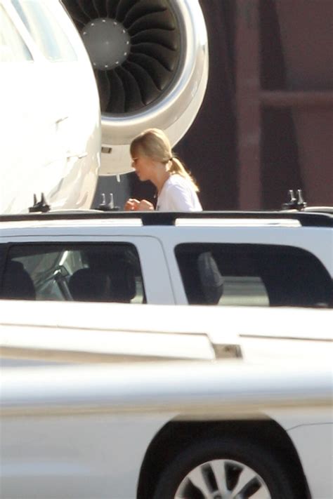 TAYLOR SWIFT Boarding Her Private Jet in Rhode Island 09/15/2019 ...