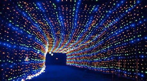 This drive-thru Christmas light tunnel is just 2 hours from Toronto ...