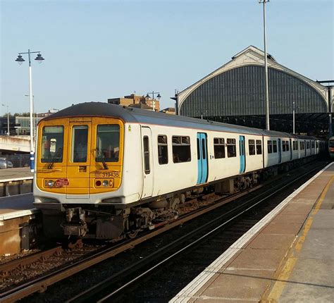 Thameslink bids farewell to final Class 319s - Rail UK