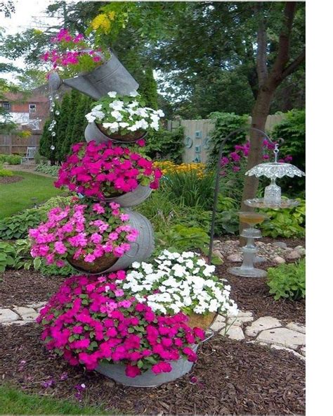 32 Lovely Flower Garden Design Ideas To Beautify Your Outdoor - HOMYHOMEE