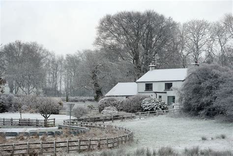 Irish weather: Snow begins to fall in Ireland as two Met Eireann weather warnings remain in ...