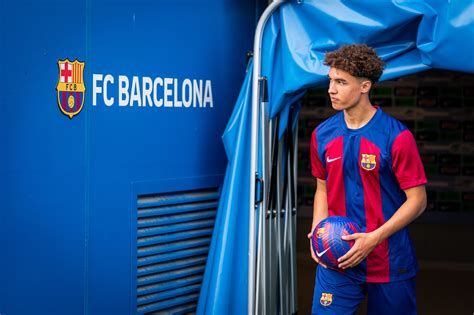 Who is Barcelona’s latest signing Noah Darvich? | Barca Universal