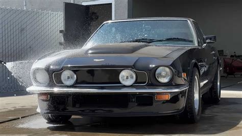 1977 Aston Martin Vantage Shines Like A Jewel After Restoration Detail