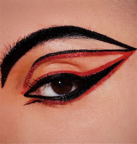 Latest Eye Makeup Trends You Should Try In 2021 : Black & Red Graphic Look