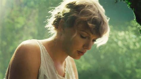 Taylor Swift Shares Original Version of 'The Lakes' for 'Folklore's 1 ...