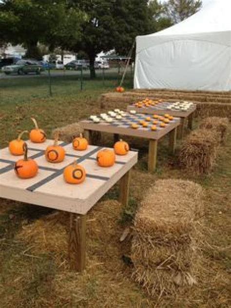 35 Fabulous Fall Backyard Party Decorations Ideas - MAGZHOUSE