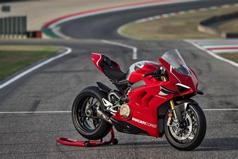 КЛАССНЫЕ ФОТО АВТО! (и не только): Ducati Panigale V4 R (2019). Окрылённая итальянская легенда ...