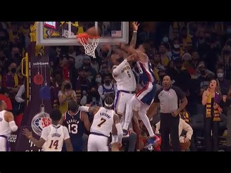 Nic Claxton with the Superman dunk on LeBron James 😱😱😱