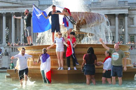 Can You Swim In The Trafalgar Square Fountains? | Londonist