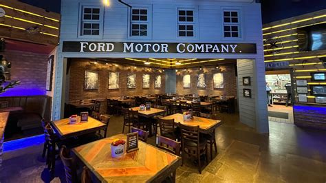 Ford's Garage restaurant opens in Novi