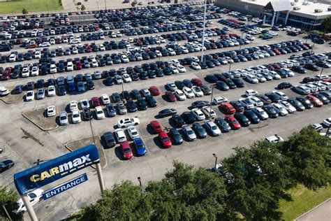 CarMax Stock Skids as Buyers Hang On to Their Clunkers