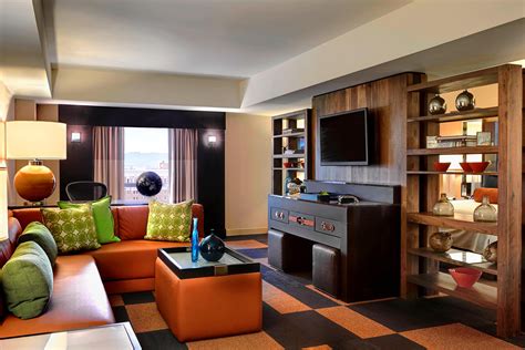 4-Star Phoenix Hotel with Stylish Rooms | Renaissance Phoenix Downtown Hotel